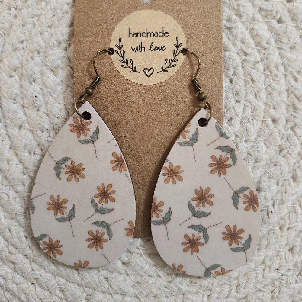 ~Handmade~ vintage style, boho, botanical earrings